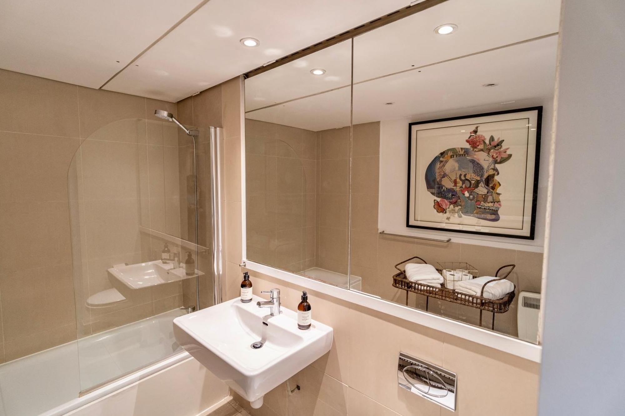 Spacious West End Duplex Apartment, W1 Central Лондон Екстериор снимка