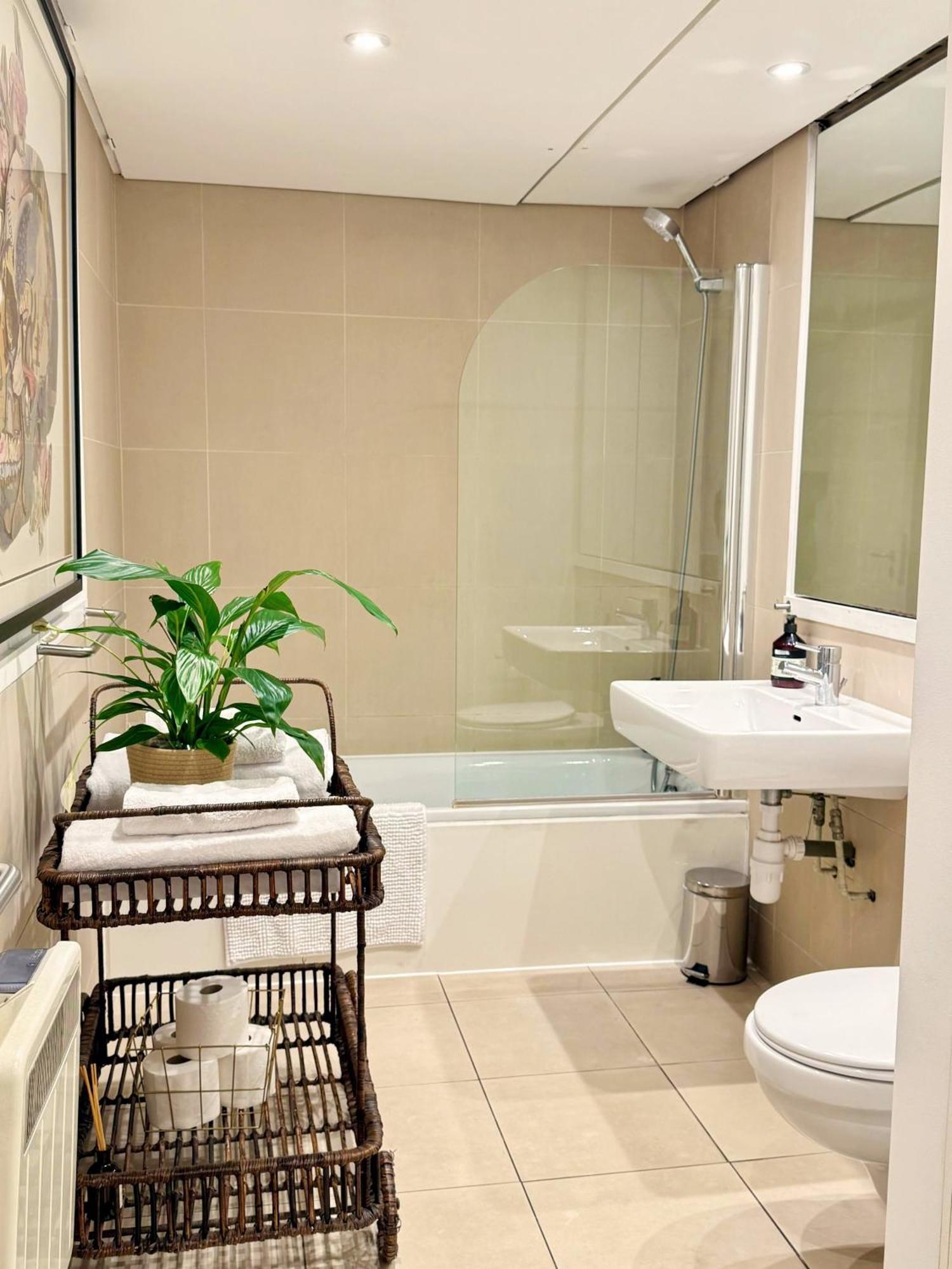 Spacious West End Duplex Apartment, W1 Central Лондон Екстериор снимка